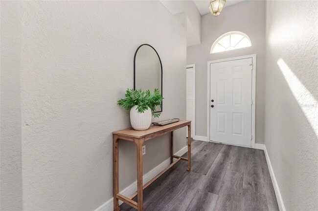 Entrada (en fase de montaje) - 5306 Keely Ct