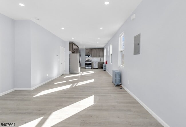 Building Photo - 918 Pennington St Unit 2