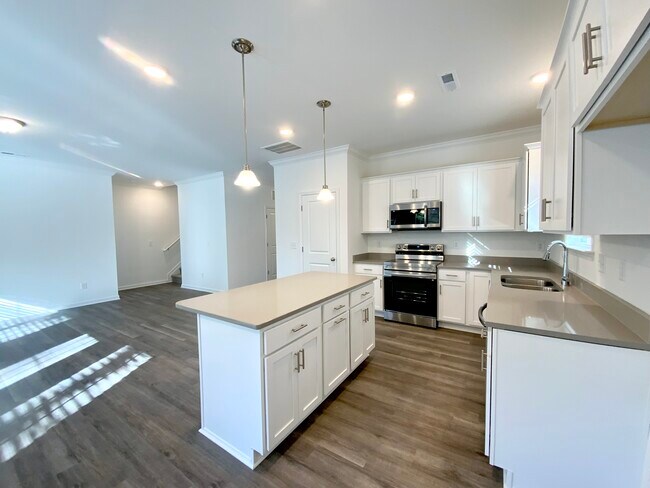 Photo - 832 Sagemount St