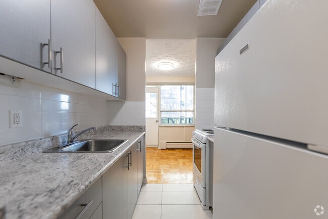 1 chambre, 1 salle de bain - 58,5 m² - Cuisine - 839 Roselawn Ave