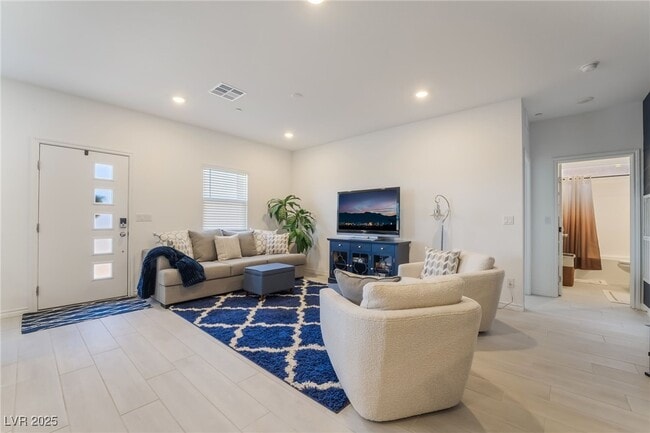 Photo - 292 Whitney Crst St