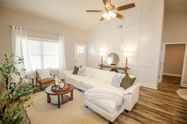 Photo - 116 Woodsedge Dr