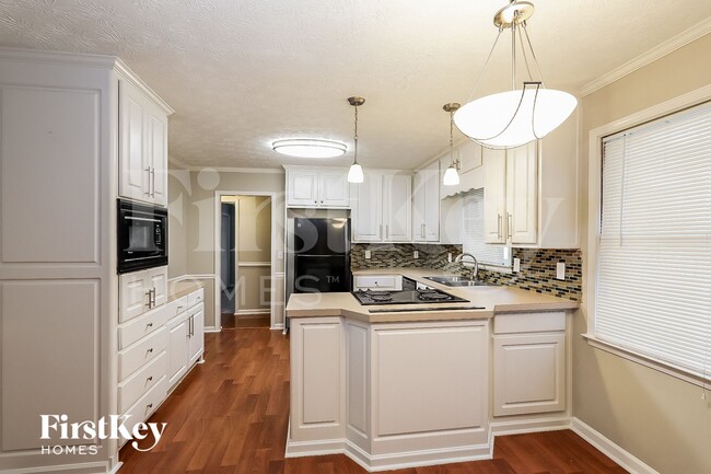 Photo - 600 Inglenook Dr SW
