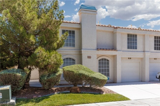 Building Photo - 1004 Sun wood Dr