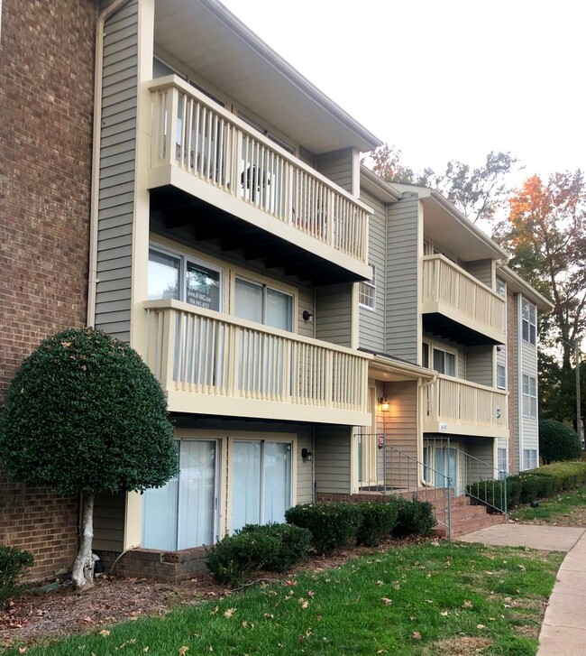 Bright, Open 3 Bedroom Condo on 3rd Floor - Bright, Open 3 Bedroom Condo on 3rd Floor Unit K