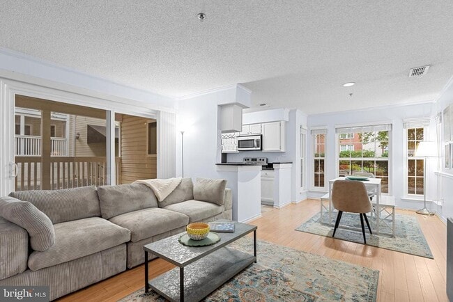 Building Photo - 1504 Lincoln Way Unit 106