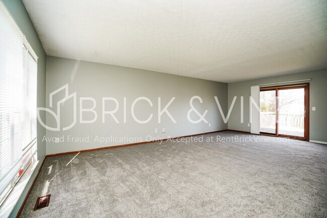 Photo - 950 Radbourne Dr