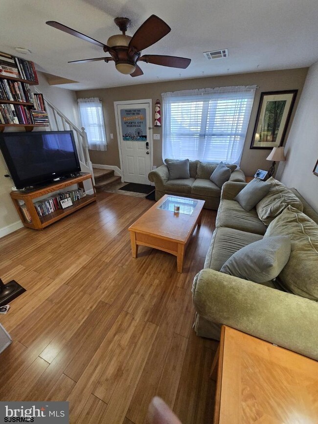 Photo - 10 Caravel Ct