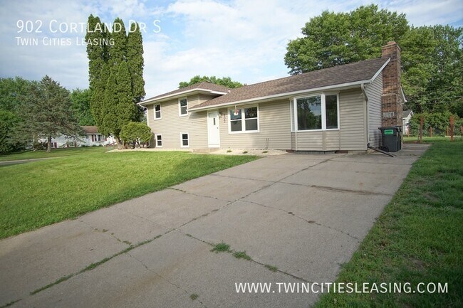 Photo - 902 Cortland Dr S