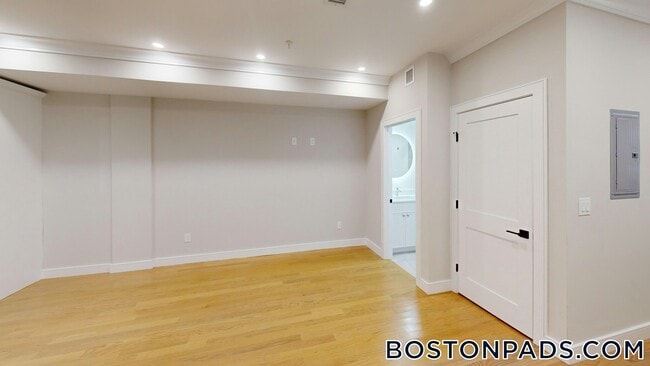 Photo - 230 Tremont St Unit 1