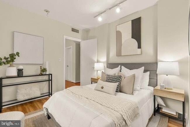 3534 10th St NW Unit 200