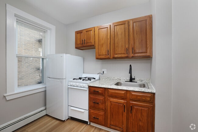 1BR, 1BA - 650SF - Kitchen