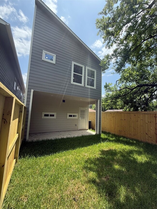 Building Photo - 3555 Noah St