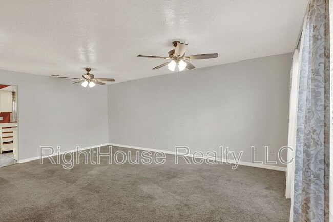 Photo - 3267 Forest Oaks Ct Unit Apt 111