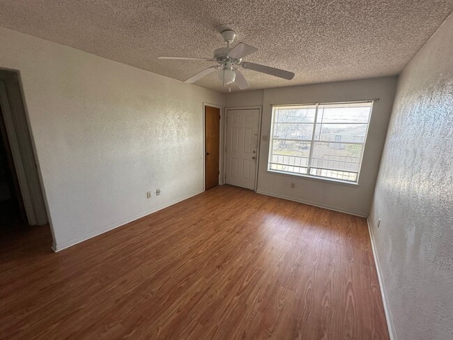 Photo - 104 W Anderson Ave