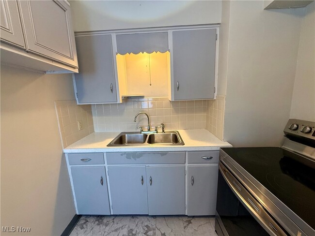 Photo - 912 E Archwood Ave