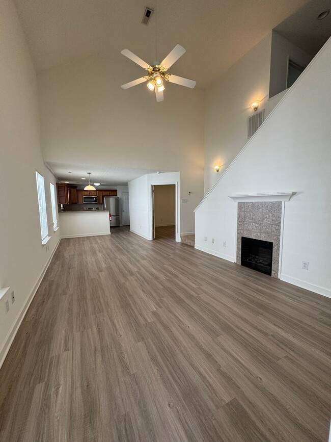 Building Photo - 203 Clusters Cir