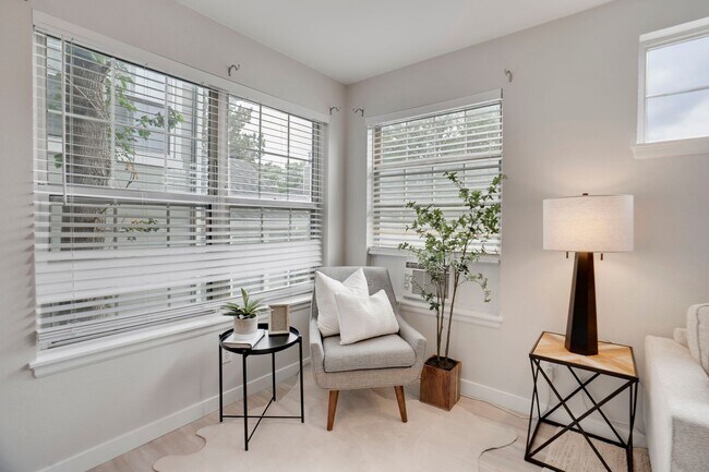 Photo - Charming 2 bed 1 bath Condo in Centennial! Unit B6