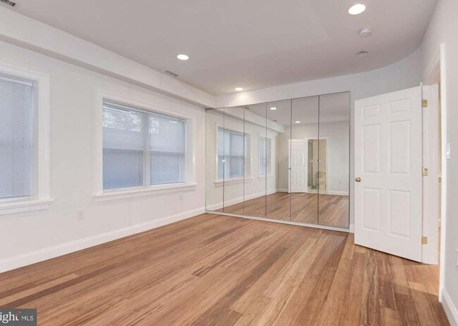 Building Photo - 4600 Kenmore Dr NW Unit Private Apartment