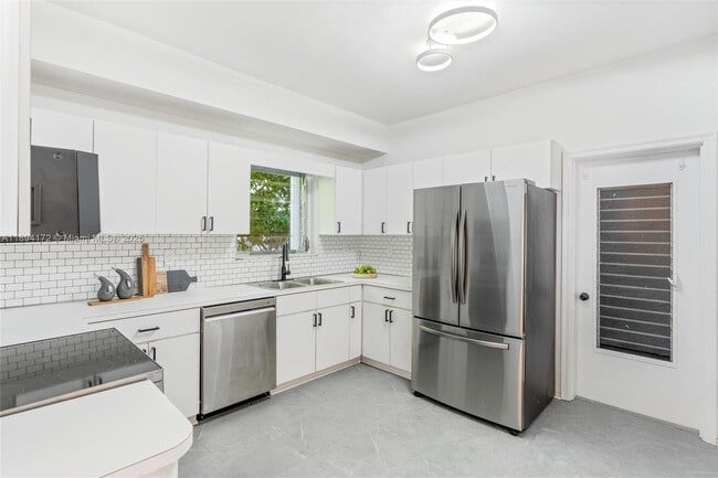 Photo - 9164 Carlyle Ave