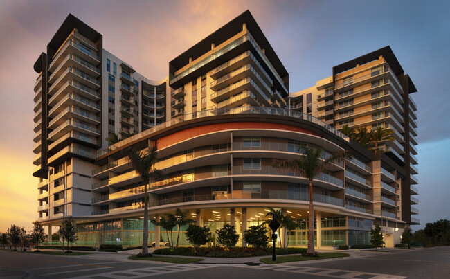 Building Photo - Ascent at Metropolitan Naples Rental