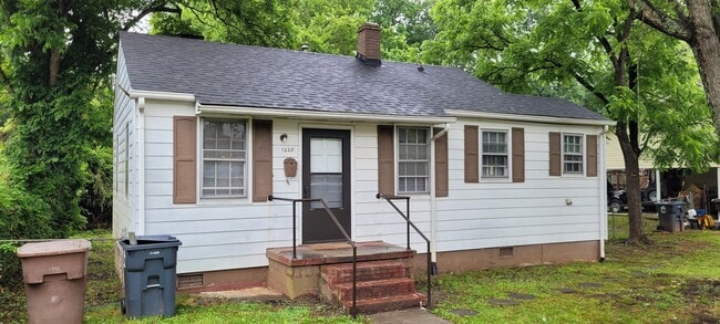 Photo - 1228 Westside Dr House