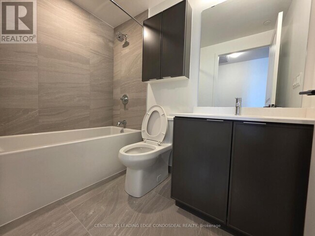 Photo - 2075 Lakeshore Rd. Unit 807