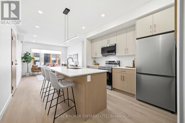 Photo - 184 Woodroffe Ave Unit 5