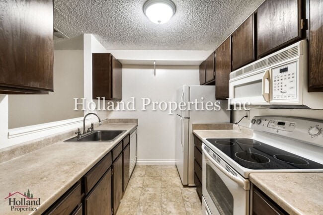 Photo - 8747 SW Brightfield Cir