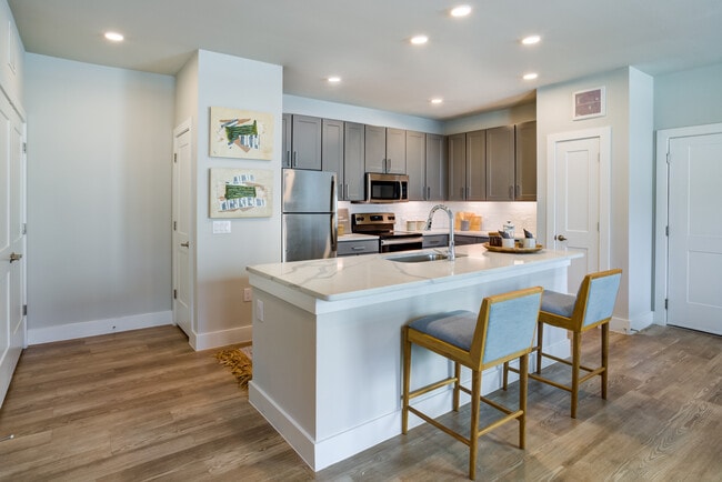 1BD, 1BA - 824SF - Kitchen - Harper Lake Houston