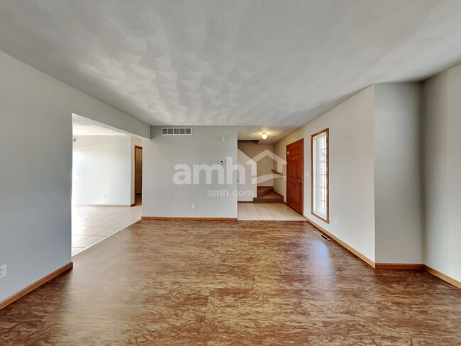Photo - 3085 Warwickshire Dr