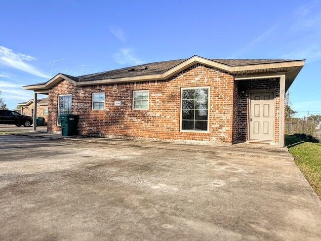 Building Photo - 2743 Smith Ferry Rd Unit 2