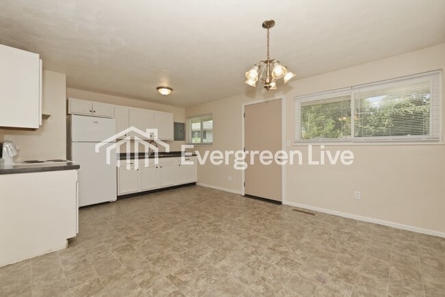 Photo - 4883 Thoreau Ave