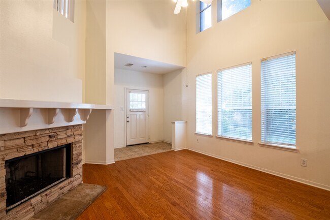 Photo - 16 Scarlet Woods Ct