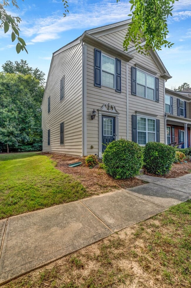 Photo - SPACIOUS 3 BEDROOM TOWNHOME