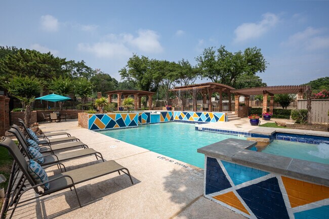 Building Photo - Village Green of Bear Creek Rental