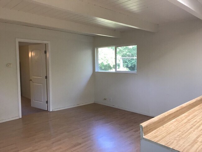Photo - 836-838 Douglass Avenue Unit 838