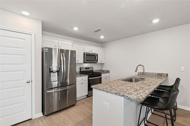 Photo - 2599 Cedarwood St