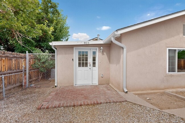 Photo - 823 San Lorenzo Ave NW