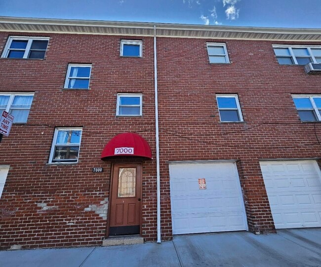 Building Photo - 7000 Columbia Ave Unit 3