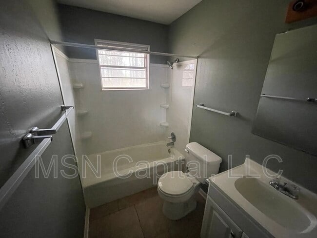 Photo - 1302 Plummer St Unit F
