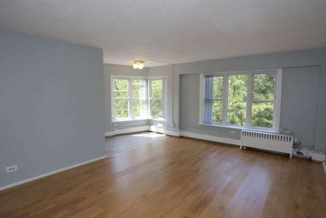 Photo - 7333 N Ridge Blvd Unit 111