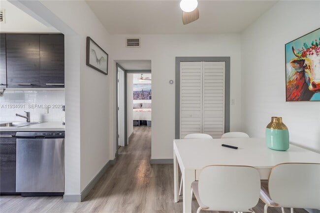 Photo - 1051 Michigan Ave Unidad 1