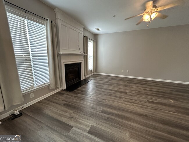 Photo - 226 Regent Square