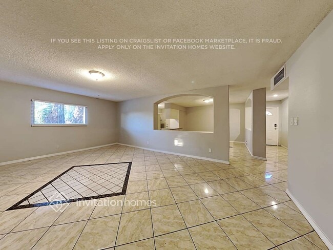 Photo - 6008 N 61st Dr