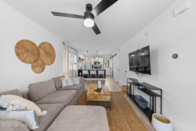 Photo - 525 6th St S