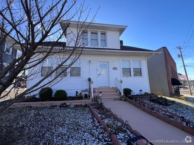 Building Photo - 2065 Barnum Ave Rental
