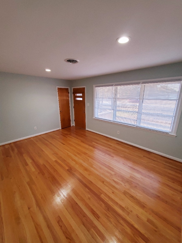 Photo - 1350 Shaw Rd