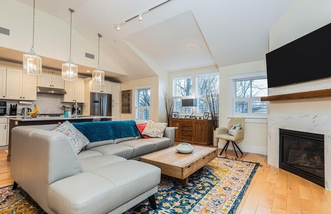 Building Photo - 1 Franklin St Unit 2C