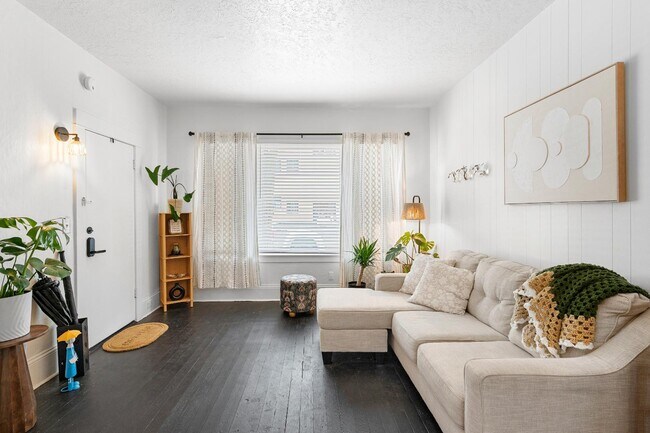 Photo - 832 SE 29th Ave